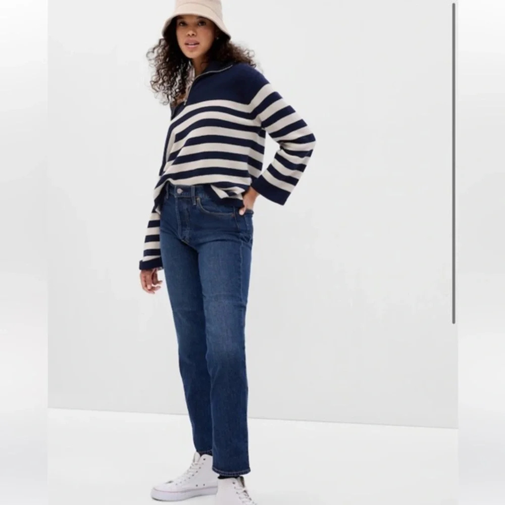 Gap girlfriend jeans in excellent condition size 24​